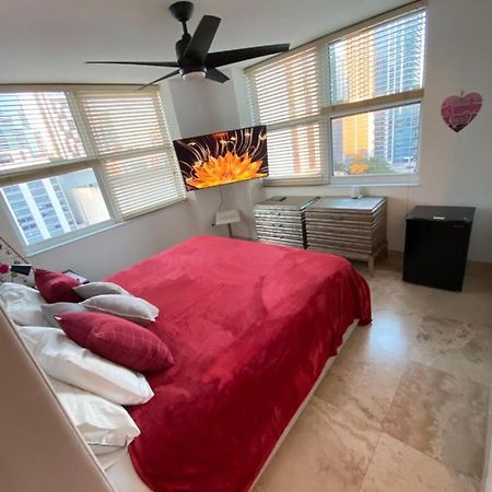 Comfortable Room In The Brickell City Center Area Маями Екстериор снимка